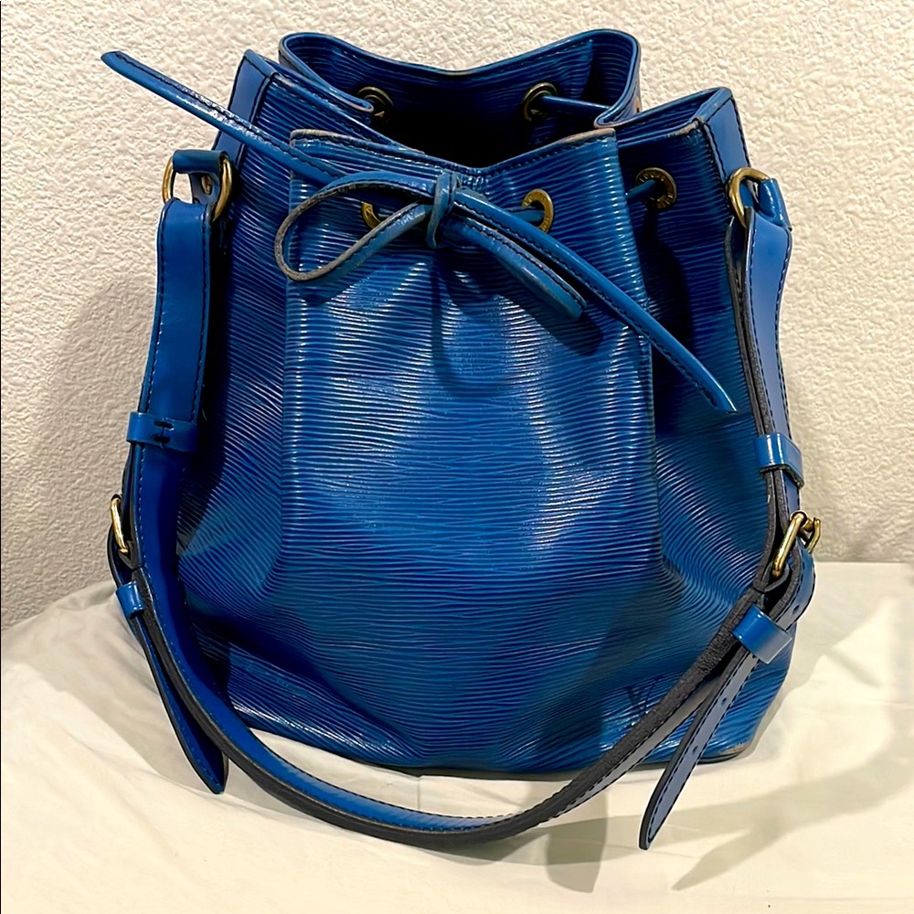 Louis Vuitton Toledo Blue Vintage Epi PM Noe Bucket Bag